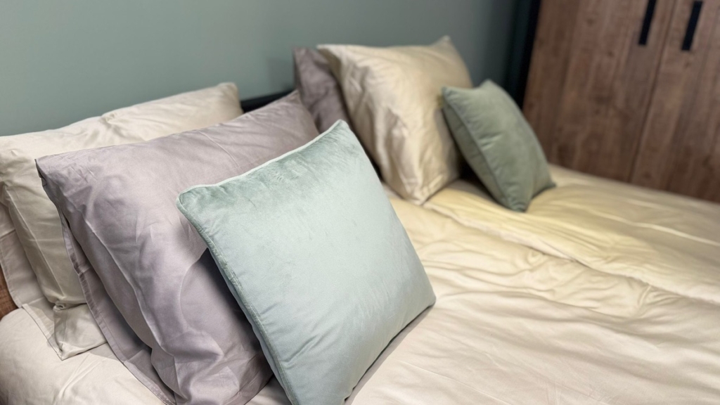 2ECF789A-29BF-4A46-9906-8498BAB758BE_1_105_c